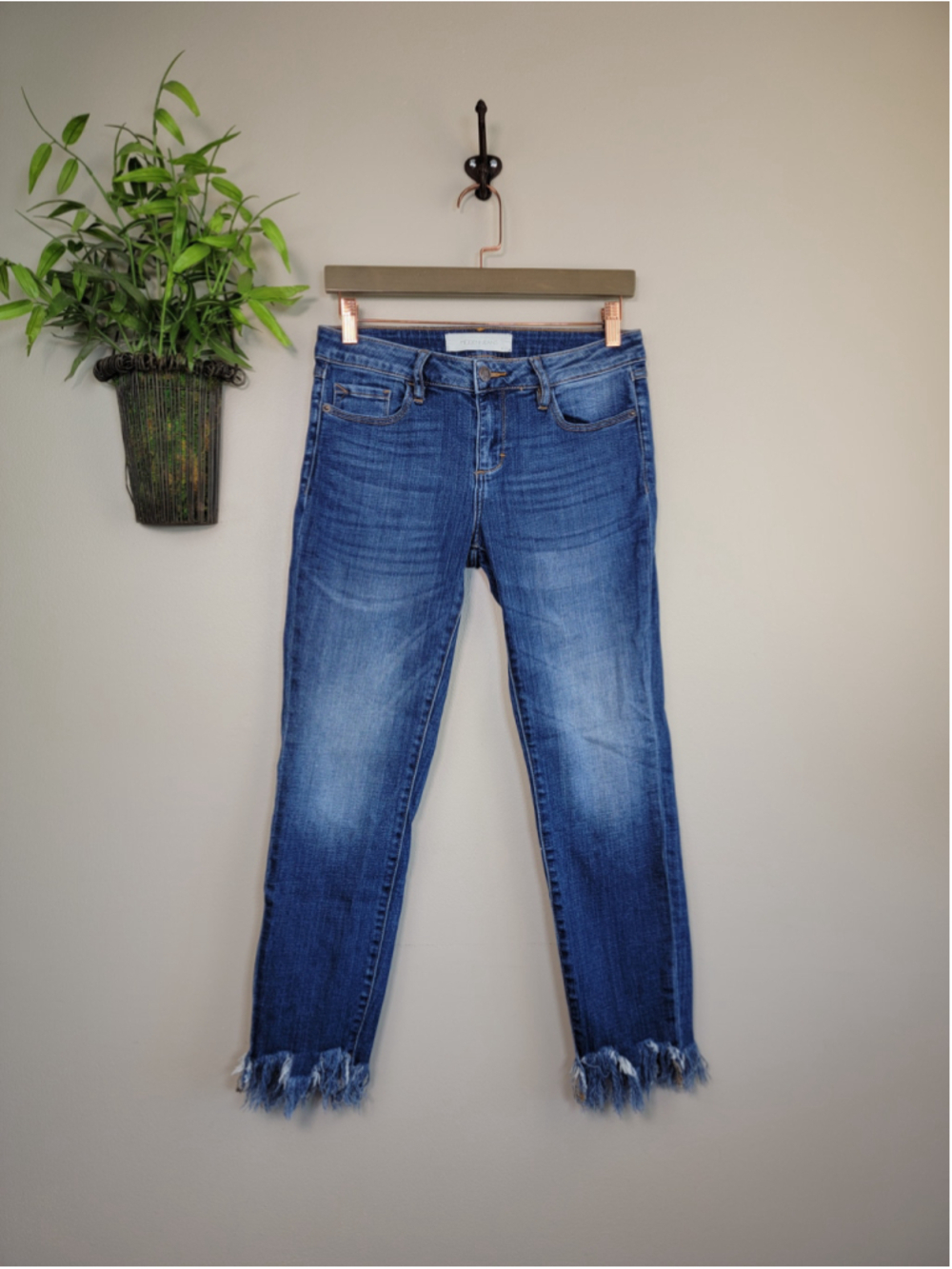 Hidden Jeans 28 Skinny Fringe Frayed Medium Blue Wash Ankle Crop High Rise